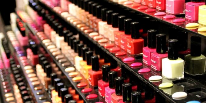 ušetřit na kosmetice: koupit kosmetiku