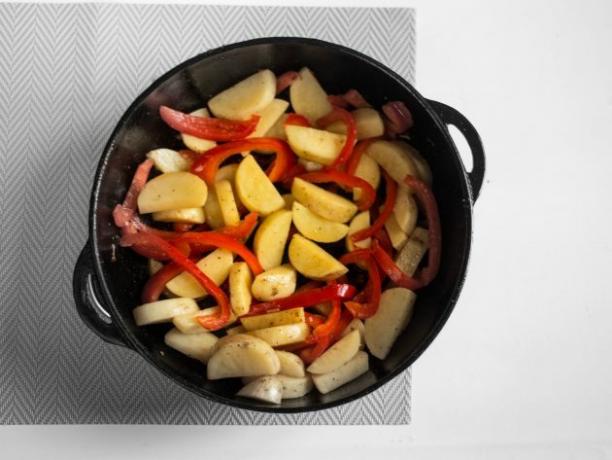 Kuře se zeleninou: přidáme papriku a brambory