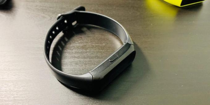 Recenze Samsung Galaxy Fit a Galaxy Fit E: Tlačítko