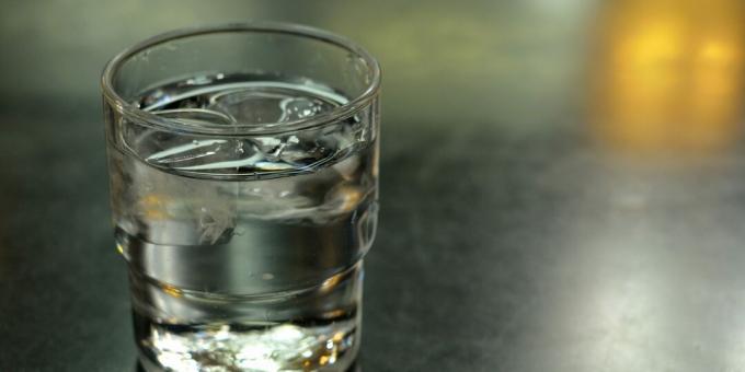 Lidské tělo potřebuje 8 sklenic vody denně.
