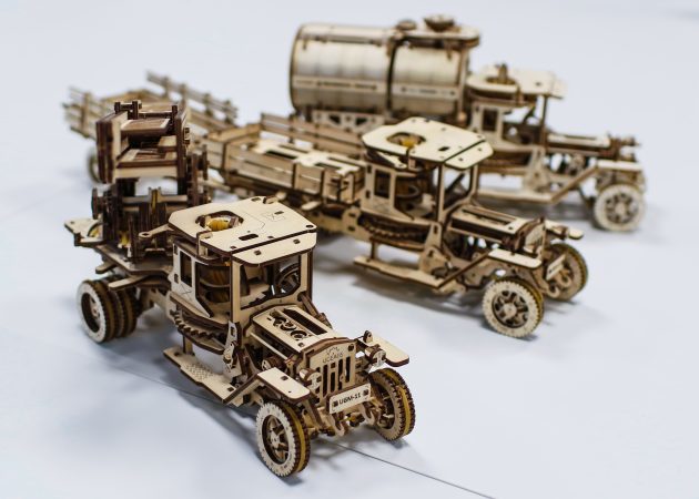 Přehled UGEARS designer: dřevěný vůz, který jede bez baterií