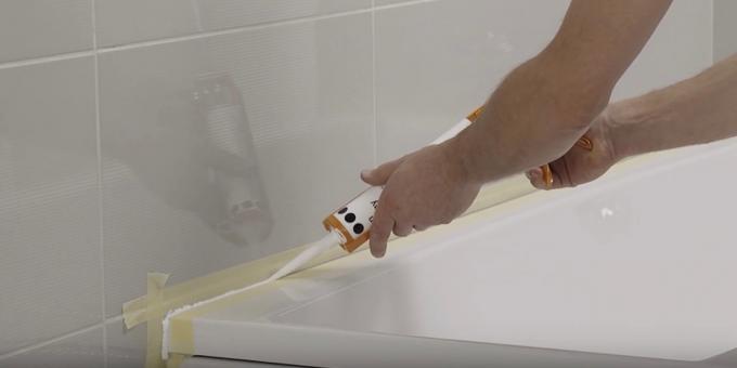 Instalace koupel s rukama: Uspořádat šev stranu obrysu