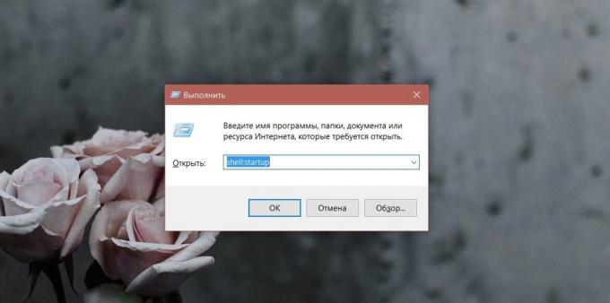 Do programu Skype UWP je minimalizován na systémové liště, zadejte příkaz shell: startup a stiskněte klávesu Enter