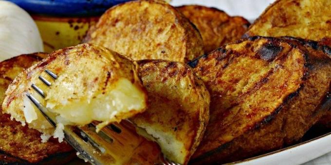 Recepty na grilu: marinované brambory