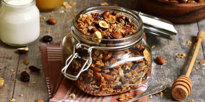 Granola s vanilkou a kardamomem