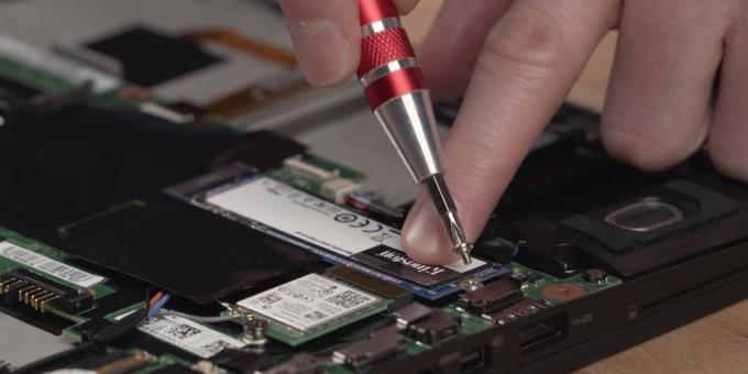 Jak připojit SSD k notebooku: Nainstalujte a zabezpečte SSD
