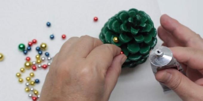 jak udělat vánoční stromek vlastními rukama: přidejte korálky