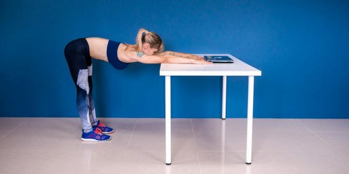 Nejjednodušší cvičení: Protažení ramen stolu
