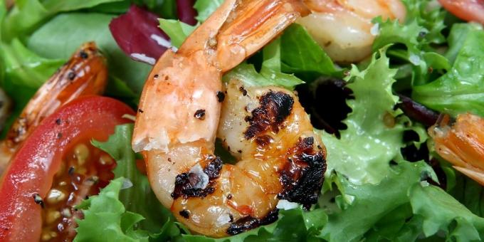 Jak vařit krevety salát s krevetami, fazole a italských bylinek