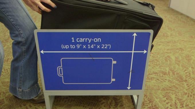 Velikost příručního zavazadla v letadle: rám pro kontrolu tašky rozměrů