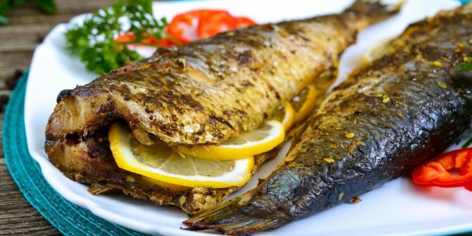 Ryby s citronem a majonézou v troubě: jednoduchý recept