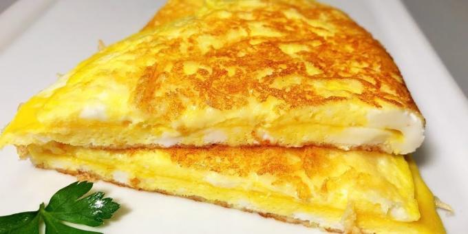 Rychlé snídaně: míchaná vejce s křupavou kůrkou sýrem