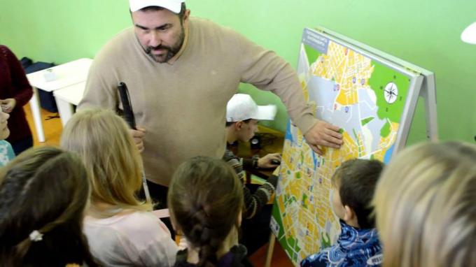 „White Cane“ vyvinula mapy hmatový v Jekatěrinburgu