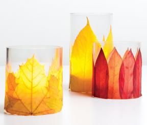 Jak vyrobit svícen s podzimní listí s rukama nad hlavou