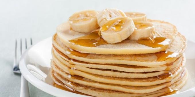 Co vařit k snídani: American Palačinka s medem a banány