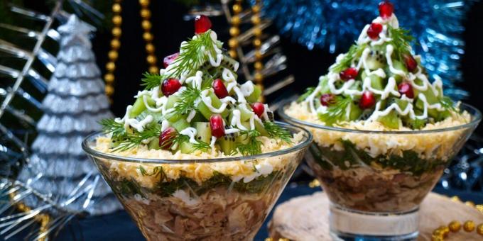 Novoroční salát "Yolochka" s kuřecím masem a kiwi: recept