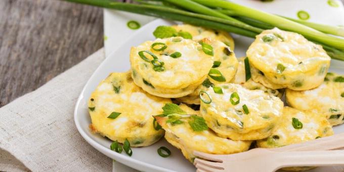 Mini frittatas s fetou, hráškem a bylinkami