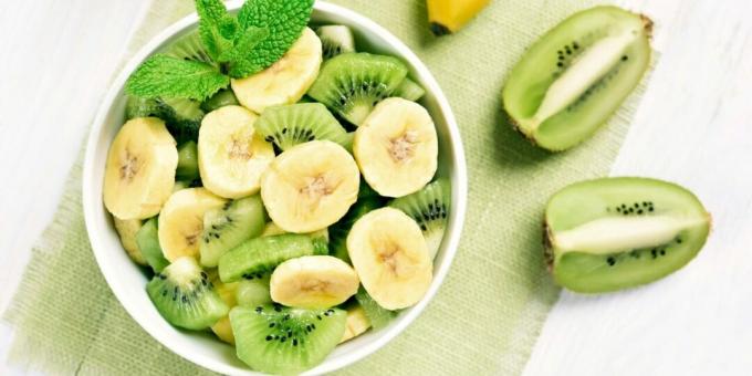 Salát s banány a kiwi