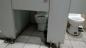 15 hrozných návrhů toalet v barech a školách