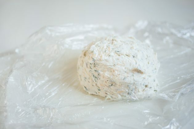 Sýrový snack: Směs vytvarujte do koule