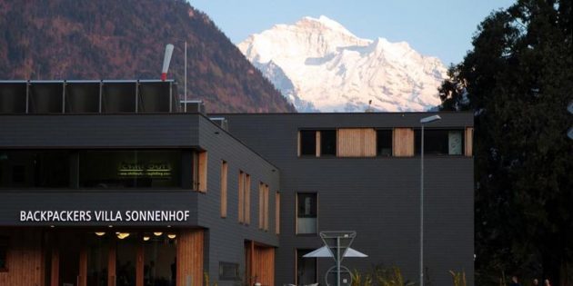 Batohem na Villa Sonnenhof, Interlaken, Švýcarsko
