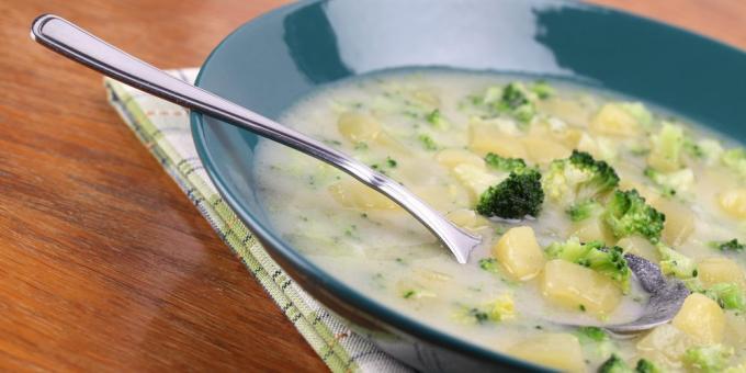 zeleninové polévky: polévka s brokolicí, brambory a parmazán