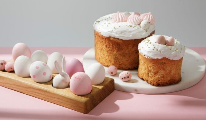 Velikonoční dorty na zakysané smetaně s mandlemi, rozinkami a kořením
