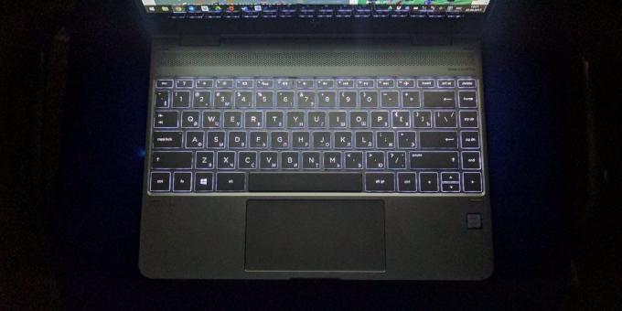 HP Spectre X360: podsvícenou klávesnicí