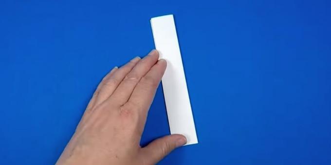 jak udělat sněhuláka: vytvořit papírový proužek