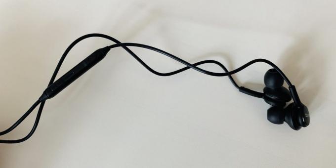 AKG sluchátka s dálkovým ovládáním pro ovládání přehrávání a odpovídání