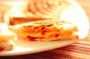 Snídaně po dobu 10 minut: Hot sendvič se sýrem a pepřem