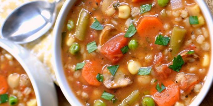 zeleninové polévky: polévka s ječmene, houbami a cizrnu