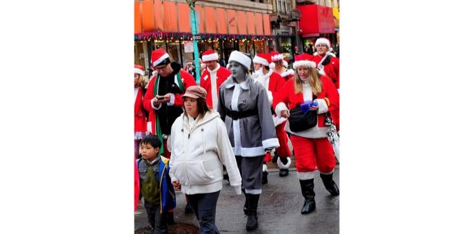 úžasné fotografie: black and white Santa oblek