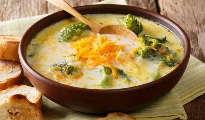 Sýrová brokolicová polévka
