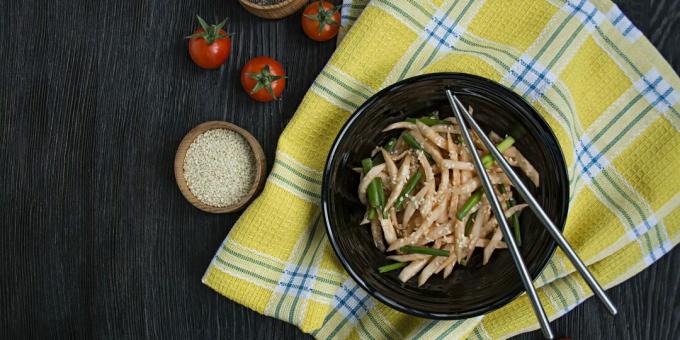 Pikantní salát s daikonem