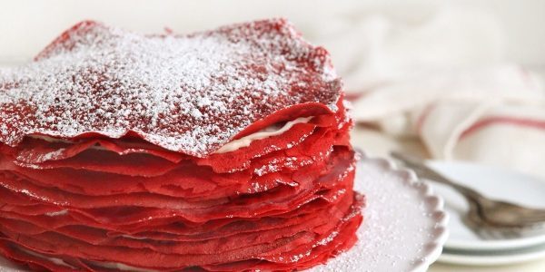 Jak vařit palačinka dort „Red Velvet“ se smetanovou tvarohovým krémem