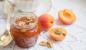 Meruňkový džem s vlašskými ořechy