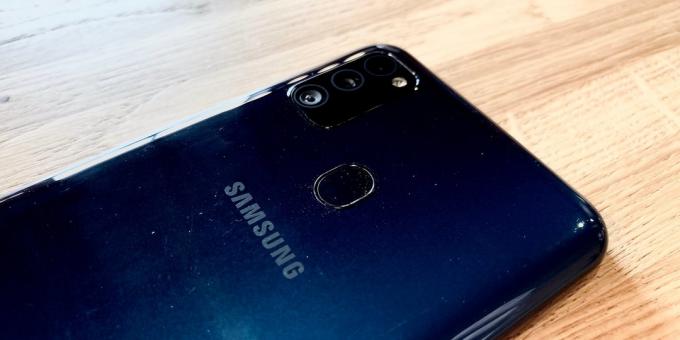Samsung Galaxy M30s: Zadní panel