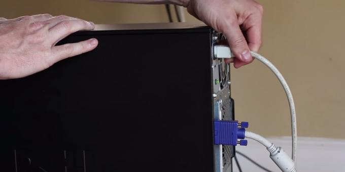 Jak připojit SSD ke stolnímu počítači: Vypněte a odpojte kabely