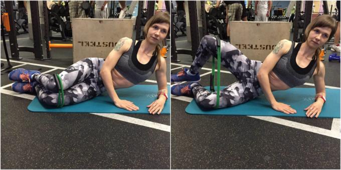 Cvičení pro vnitřní stranu stehna: Chov nohy s expandéry