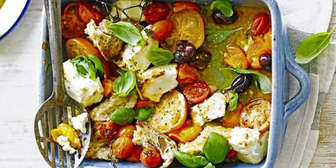 Salát s rajčaty. Teplý salát s rajčaty, olivami a feta
