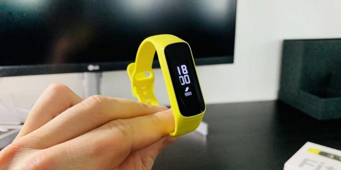 Recenze Samsung Galaxy Fit a Galaxy Fit E: Displej Galaxy Fit E