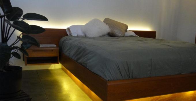 Malá ložnice: neobvyklé postel