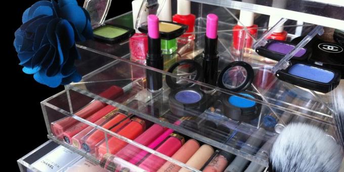 ušetřit na kosmetice: skladování kosmetika