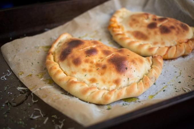 calzone: Pizza připraven