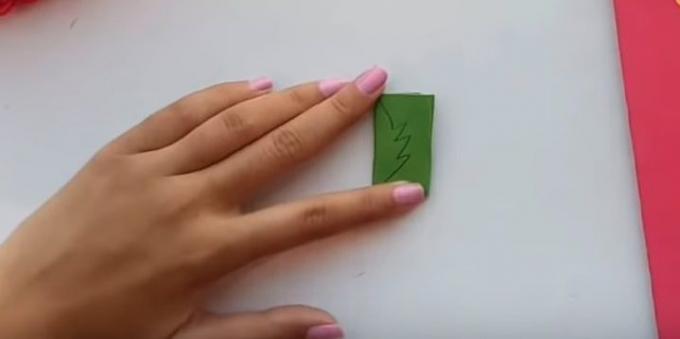 Blahopřání k narozeninám s vlastníma rukama: řez ze zelených listů papíru