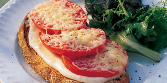 Recept na zapékaných sendvičů s rajčaty a sýrovou omáčkou