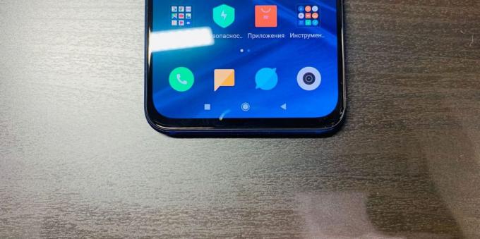 Xiaomi Mi 9 SE: Dolní čelo