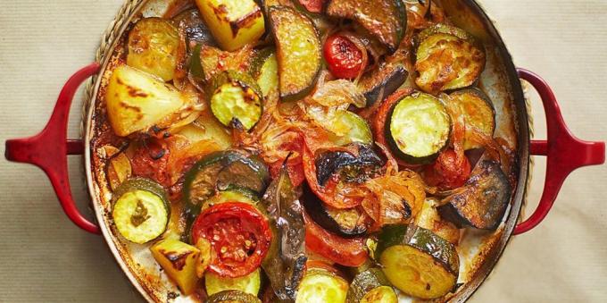 Zeleninové pokrmy: Pečené zeleniny dušené v rajčatové omáčce