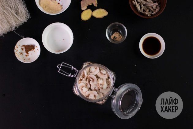 Domácí instantní polévka: rozložte přísady
